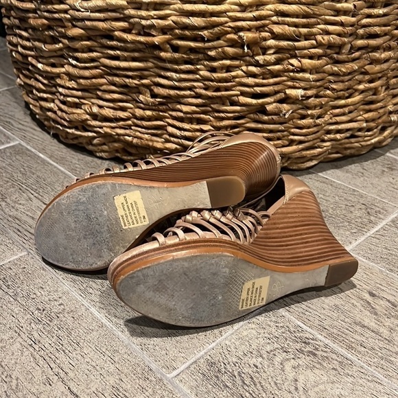 B Makowsky bmanne goldwash leather wedge - Picture 4 of 6